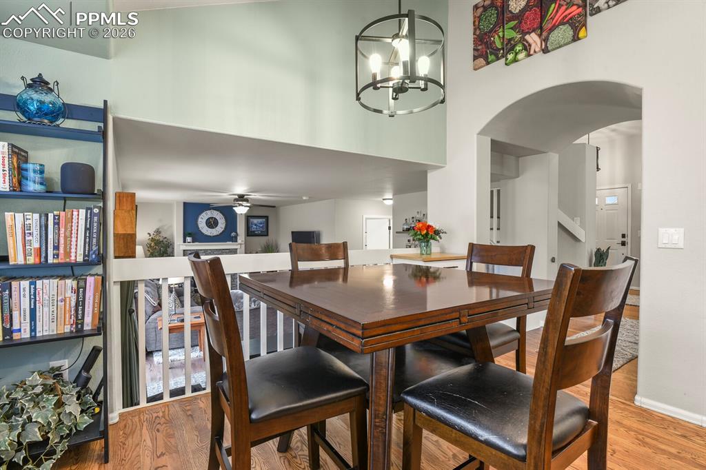 Image 17 of 43: Dining Area