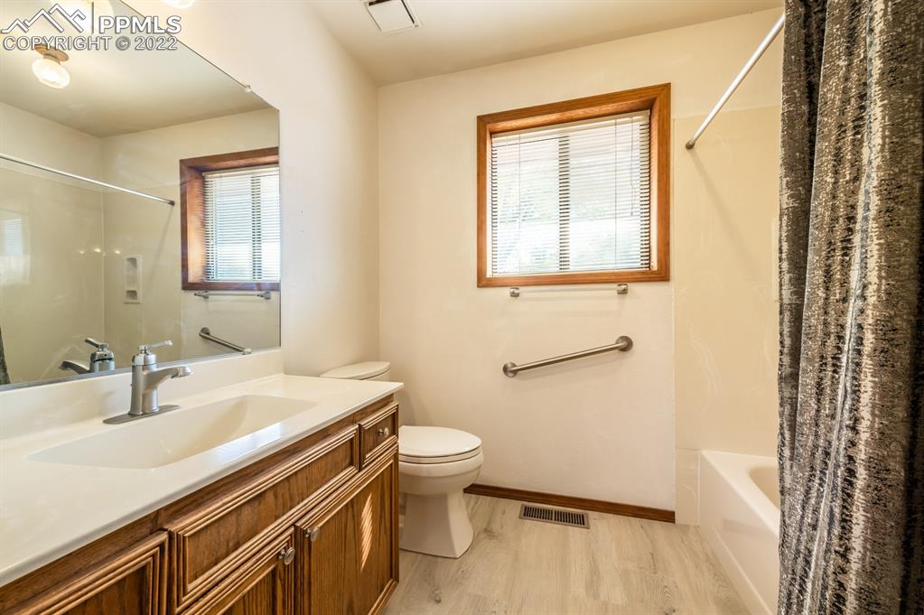 Listing 9682355, Image 35 of 45