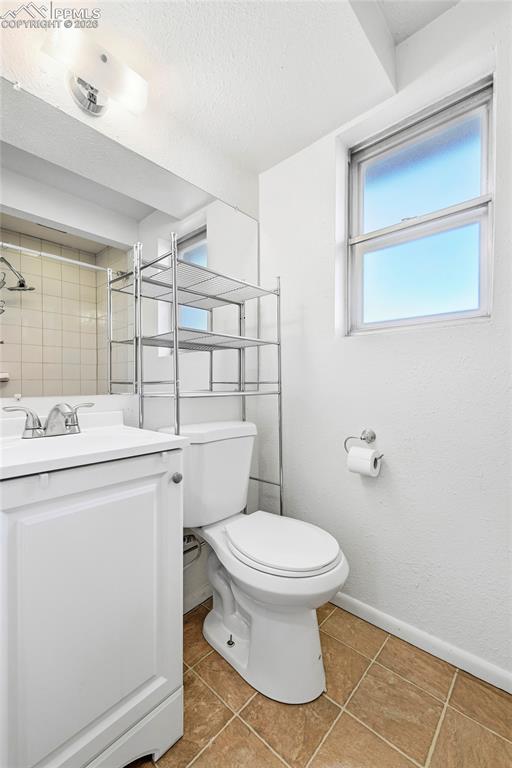 Image 21 of 32: Bathroom