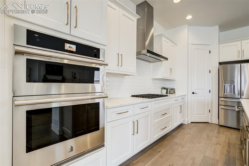 Image 10 of 44: Kitchen