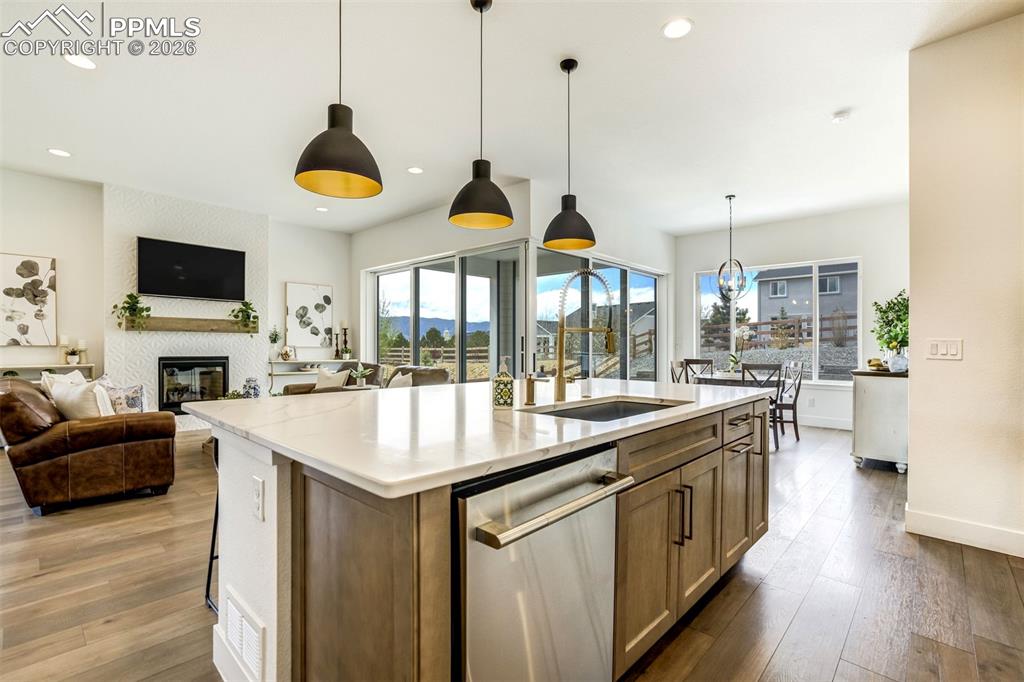 Image 16 of 44: Kitchen