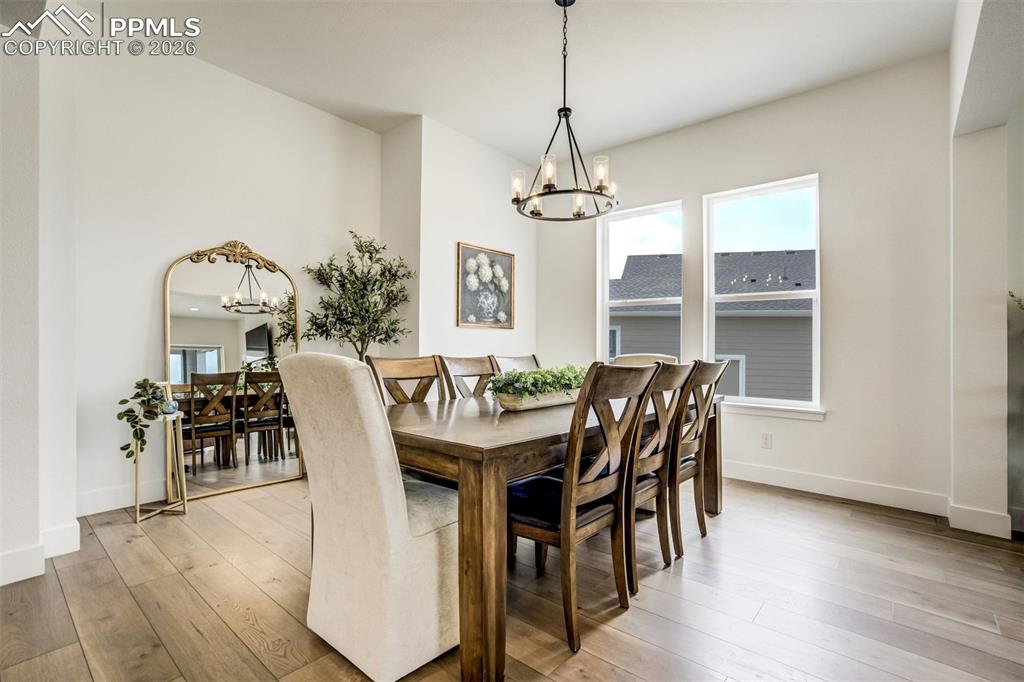 Image 17 of 44: Dining Area