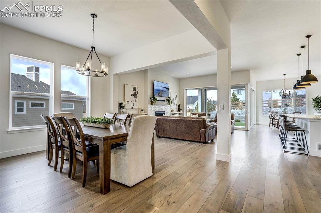 Image 18 of 44: Dining Area