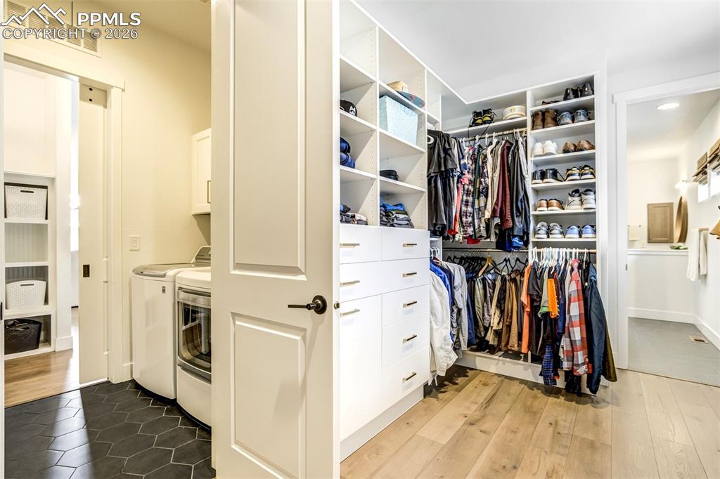 Image 24 of 44: Closet