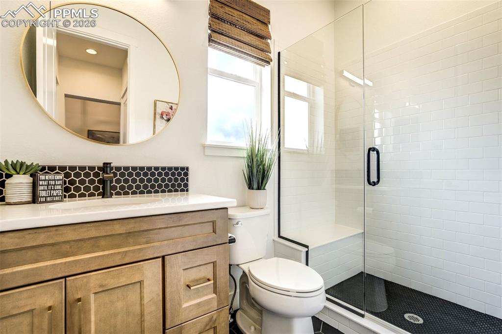 Image 27 of 44: Bathroom