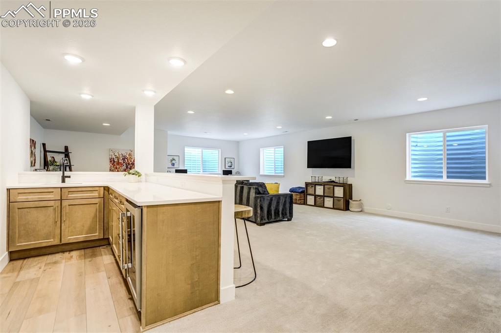 Image 30 of 44: Kitchen