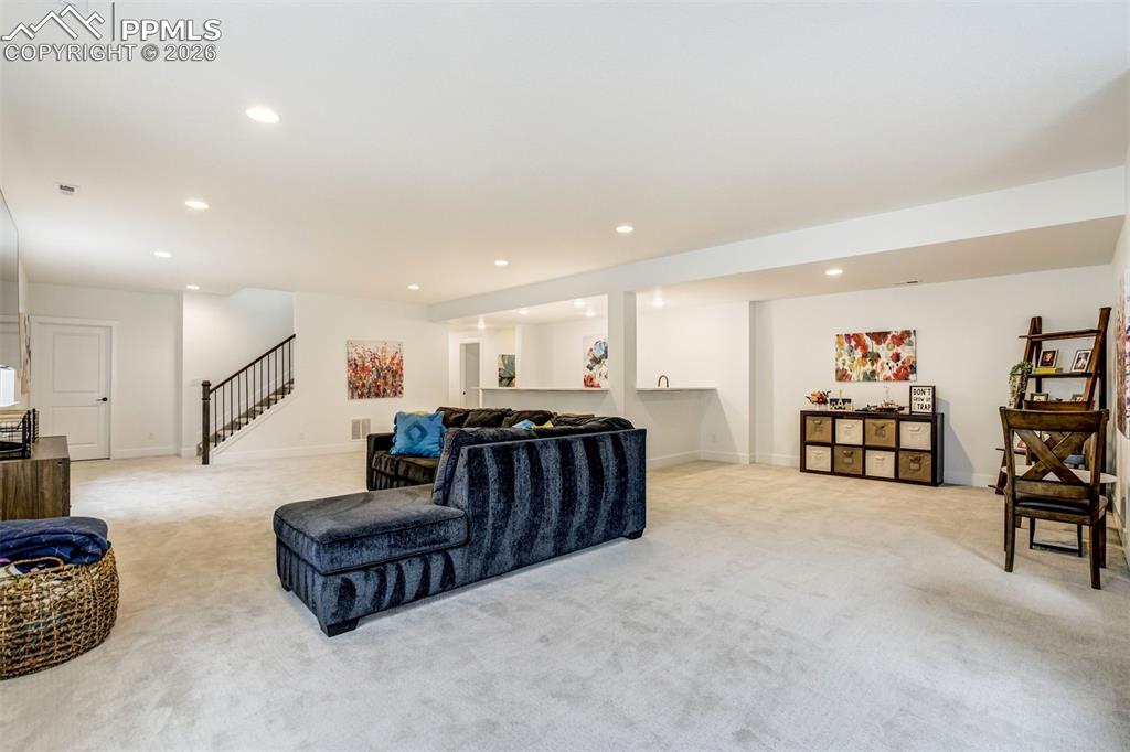 Image 31 of 44: Living Room