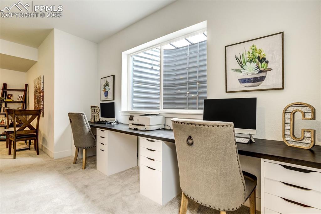 Image 32 of 44: Office