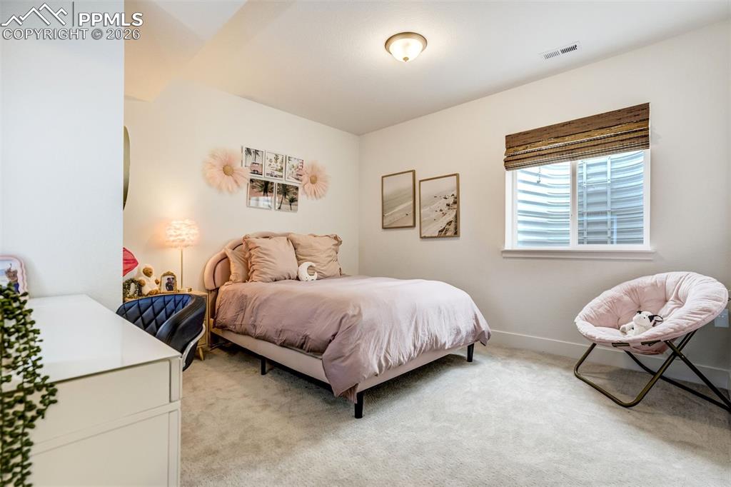 Image 33 of 44: Bedroom