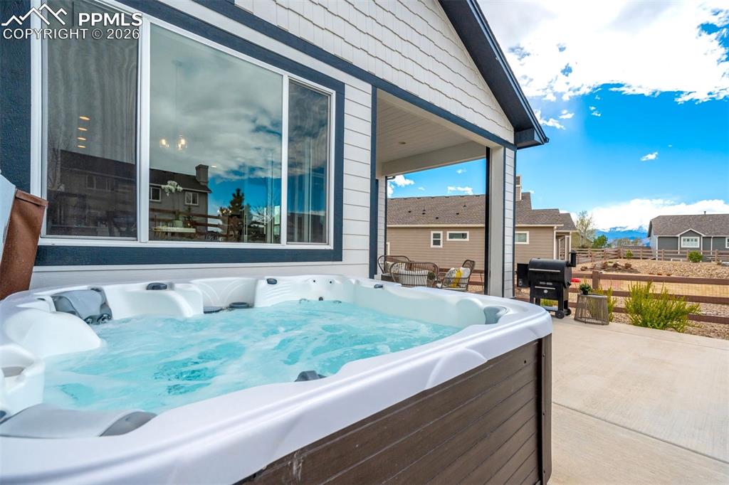 Image 39 of 44: Patio