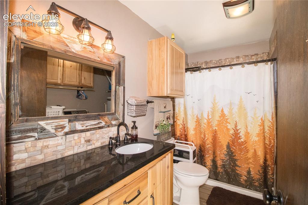 Image 11 of 41: Bathroom