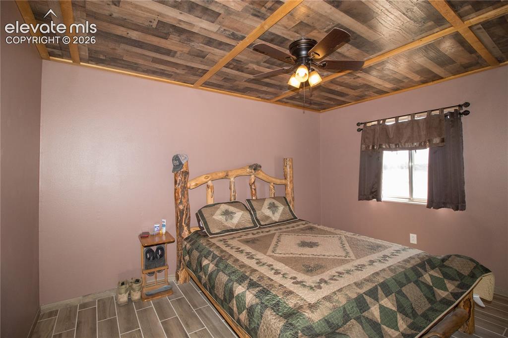 Image 15 of 41: Bedroom