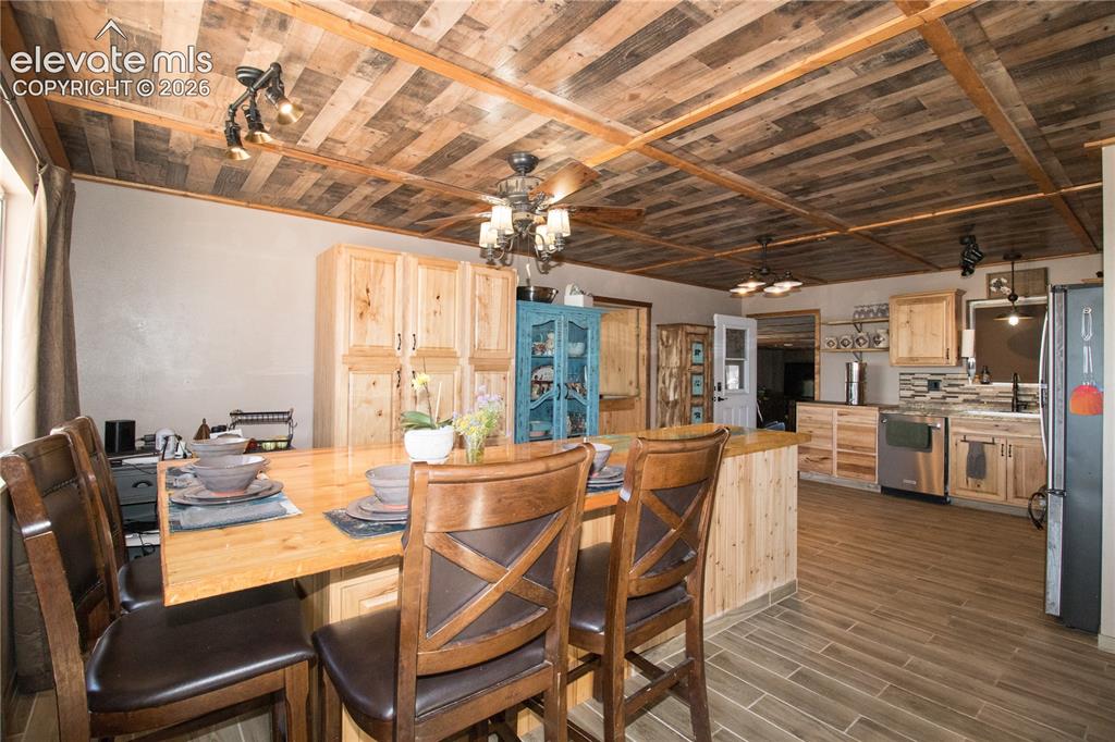 Image 5 of 41: Dining Area