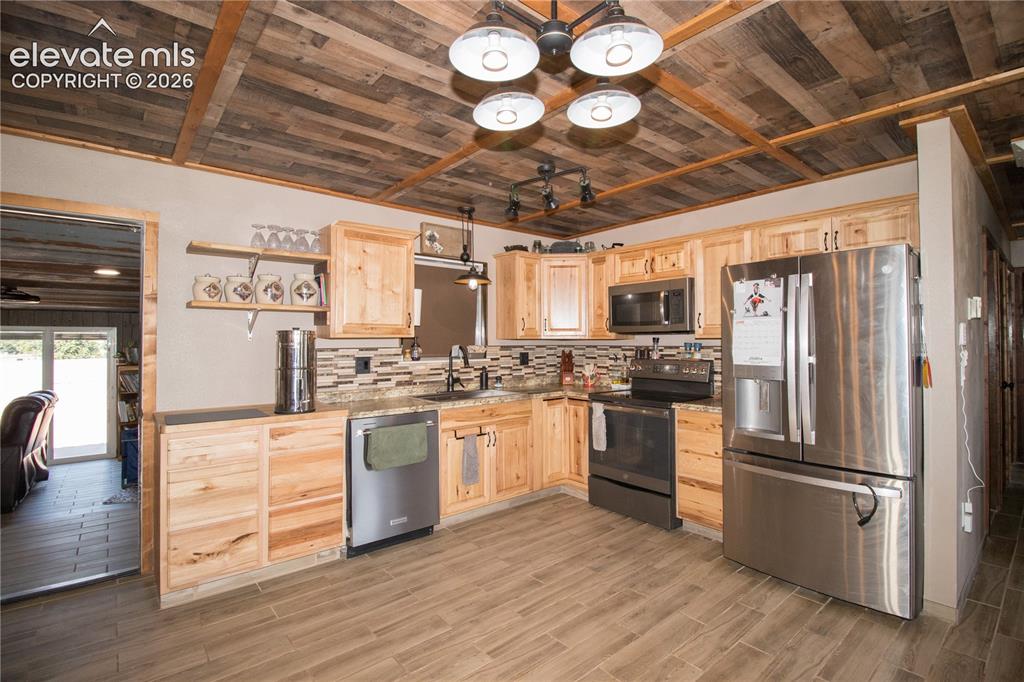 Image 8 of 41: Kitchen