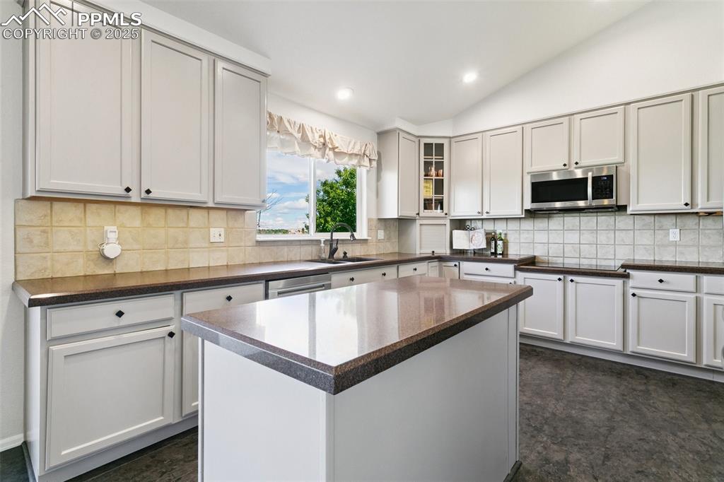 Image 12 of 41: Kitchen