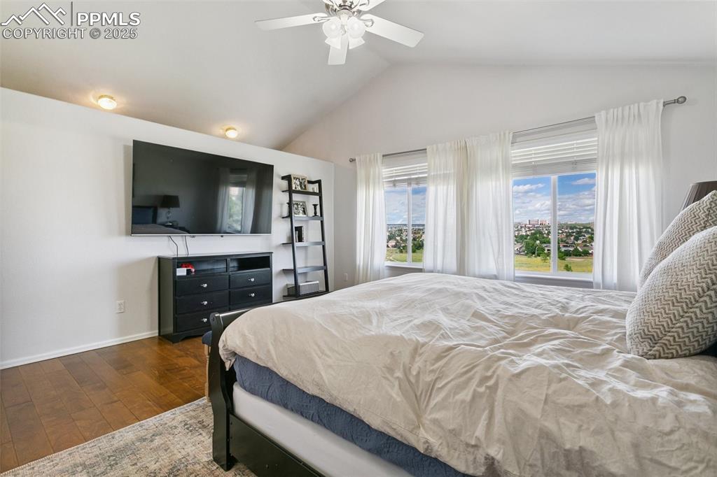 Image 19 of 41: Bedroom
