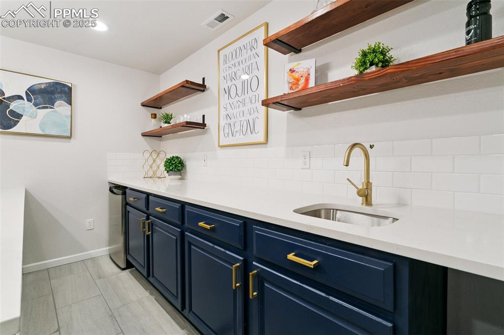 Image 29 of 41: Quartz Countertops and beautiful Subway Tile