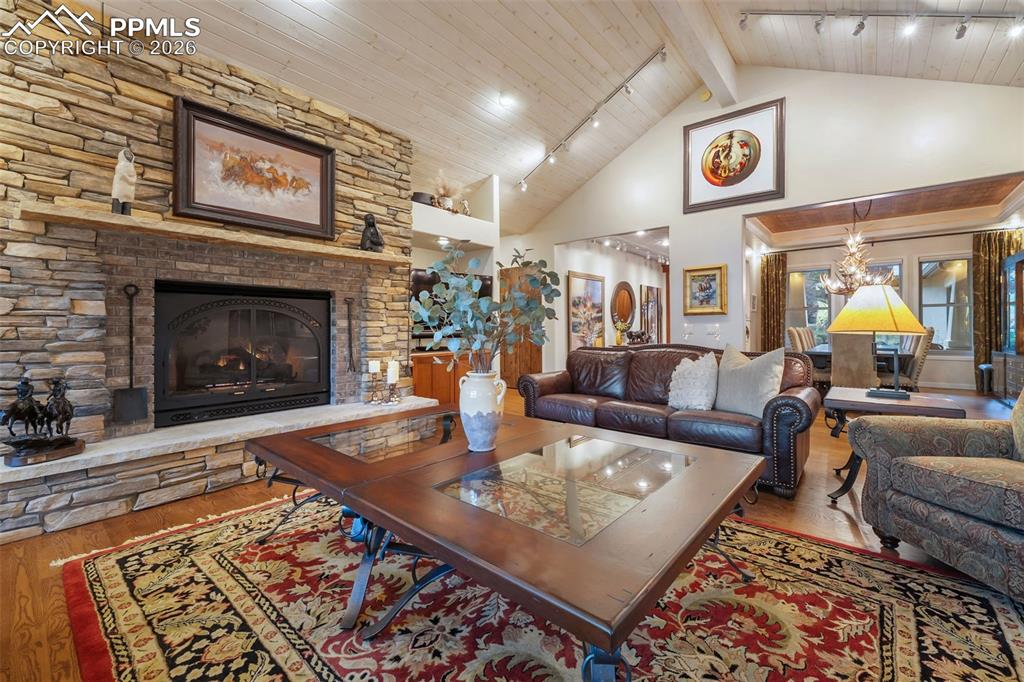 Image 11 of 50: Living Room