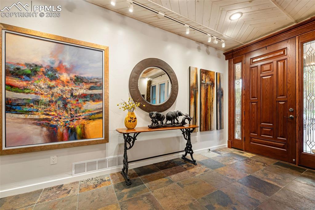 Image 13 of 50: Entry