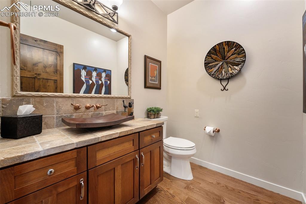 Image 14 of 50: Bathroom