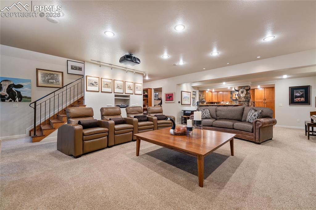 Image 21 of 50: Living Room