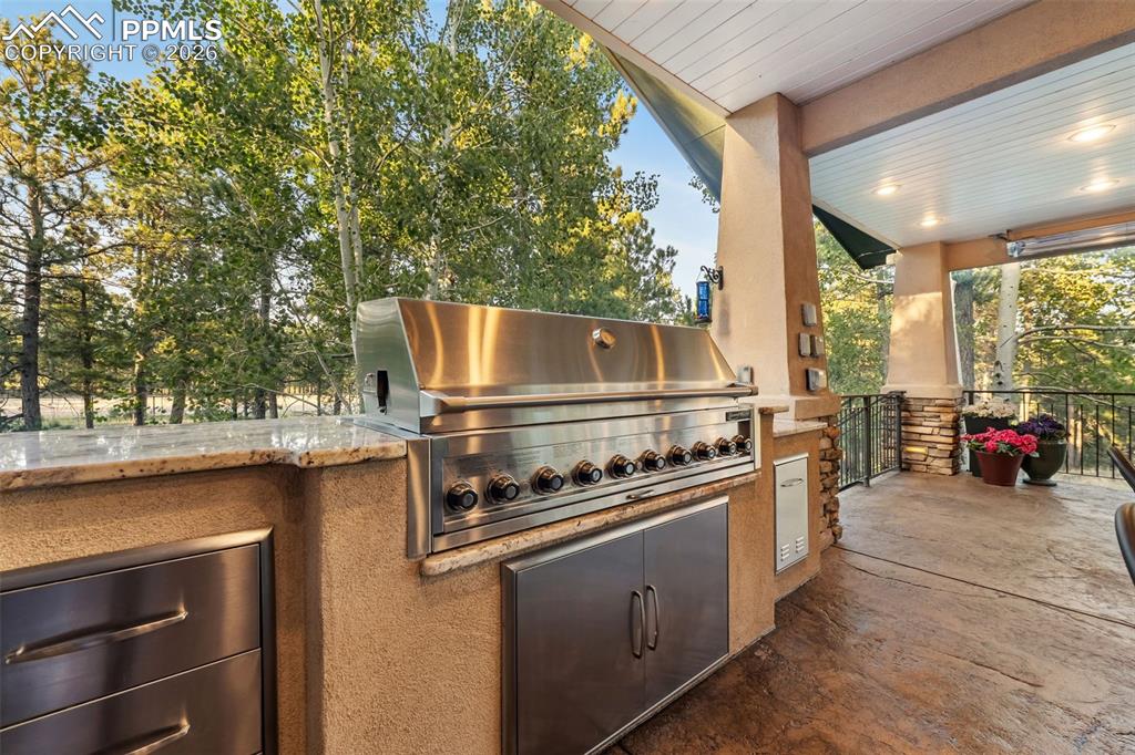 Image 33 of 50: Patio