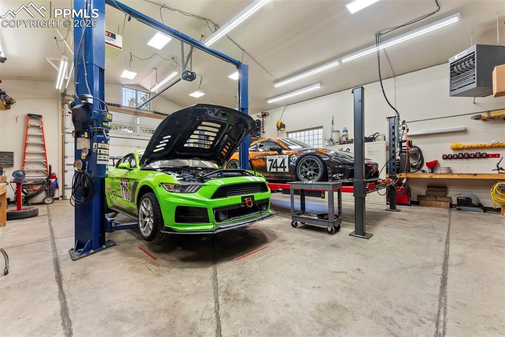 Image 44 of 50: Garage