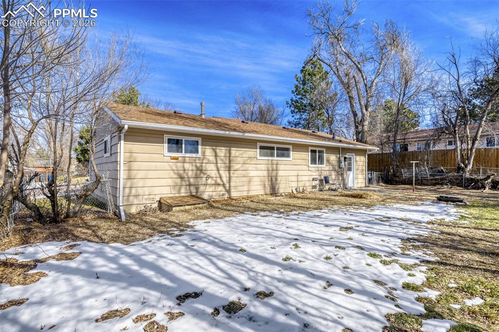 Image 21 of 22: Back of Structure