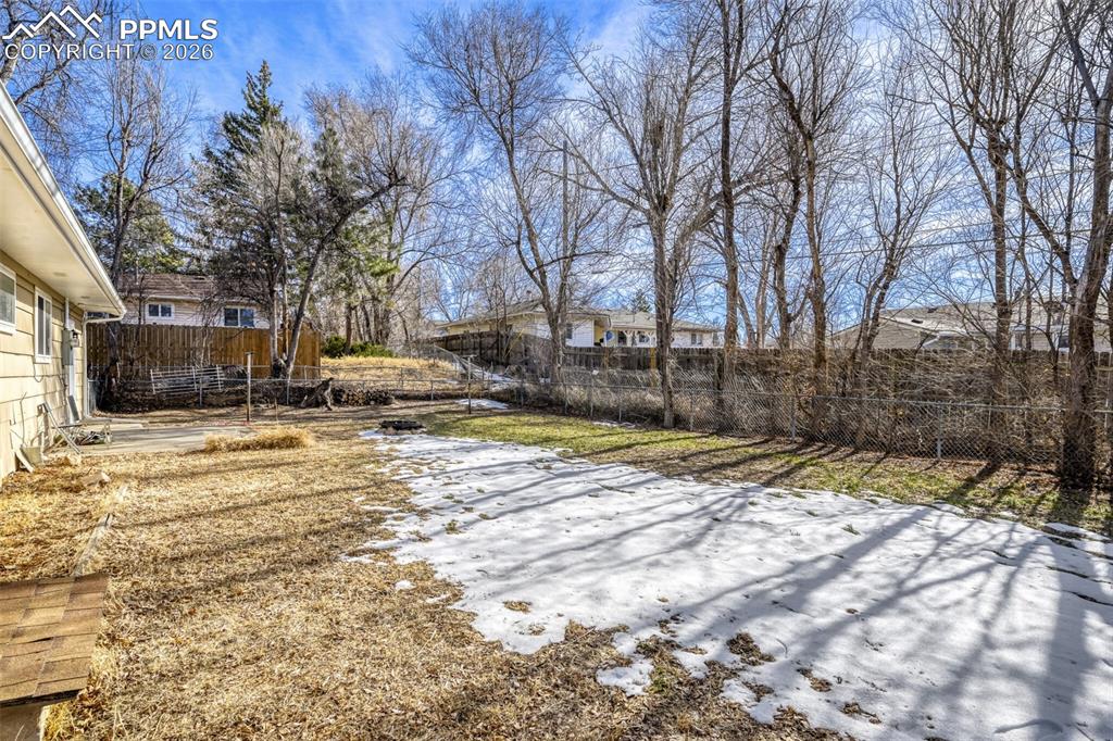 Image 22 of 22: Yard