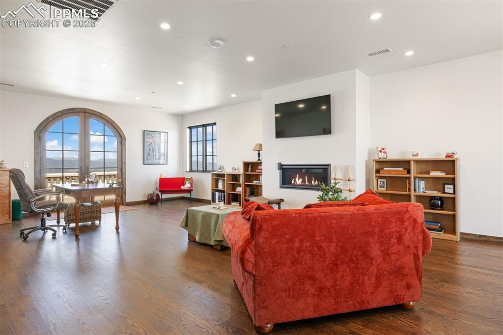 Image 23 of 39: Dining Room - not staged.