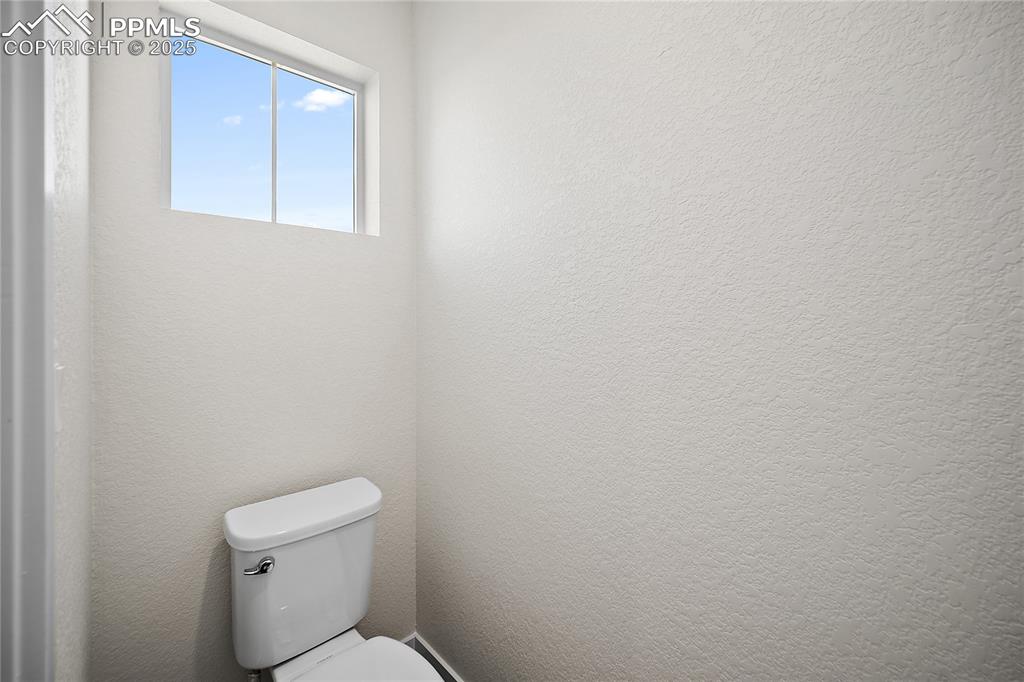 Image 23 of 39: Bathroom