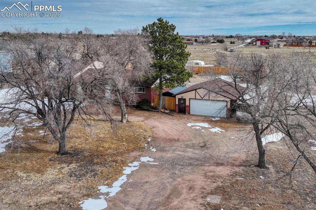 Image 35 of 42: Detached OVERSIZE garage