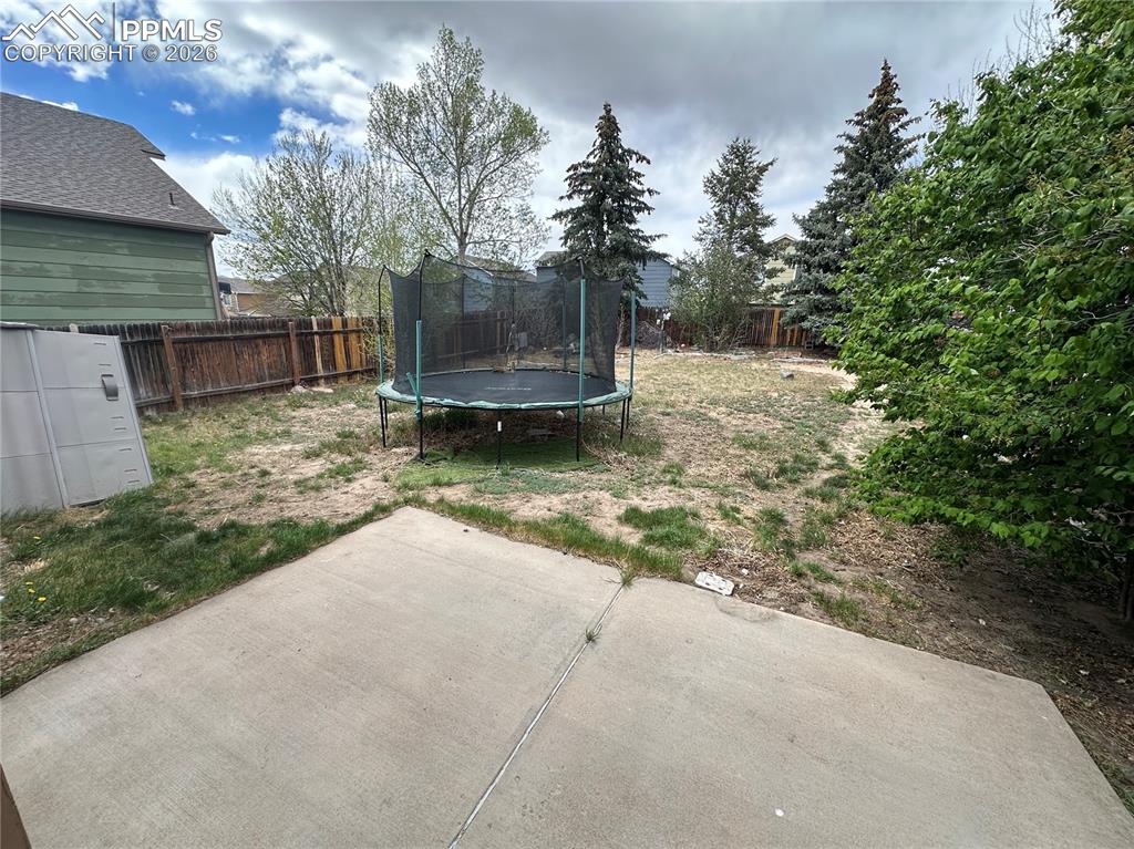 Image 11 of 11: Yard