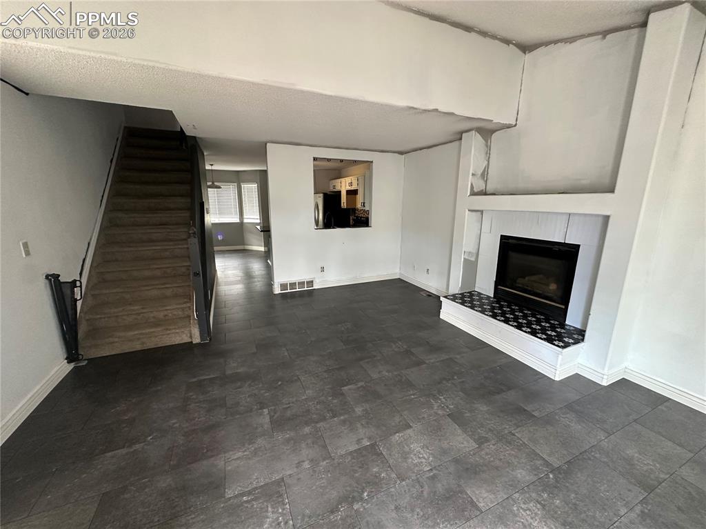 Image 2 of 11: Living Room