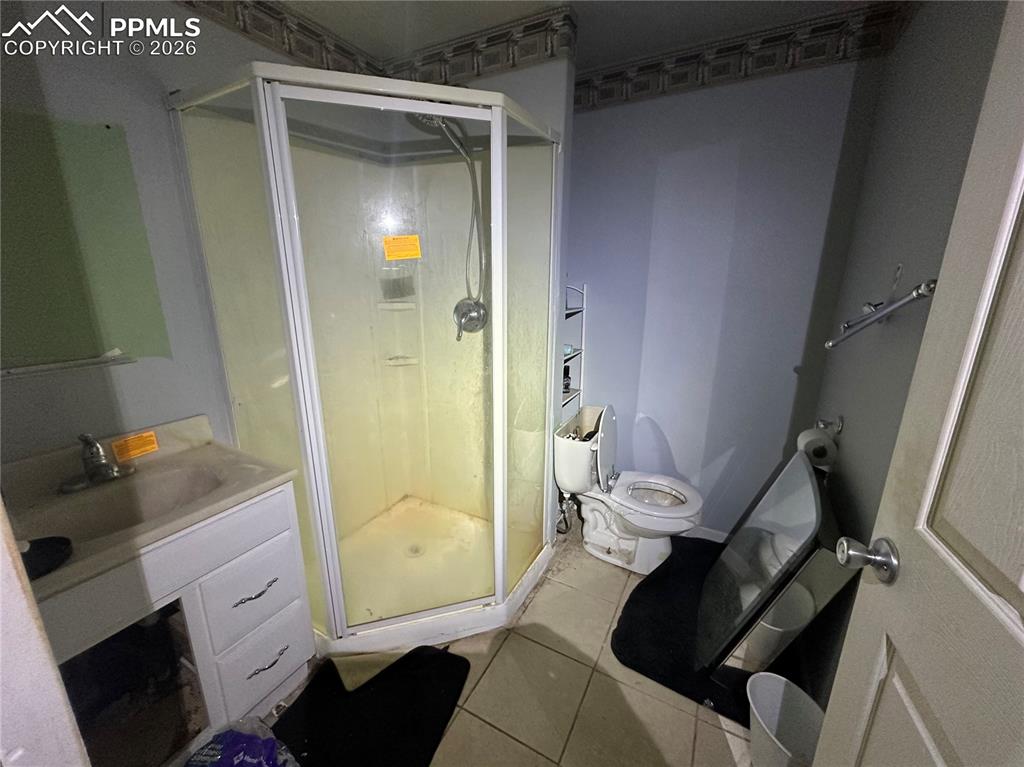 Image 6 of 11: Bathroom