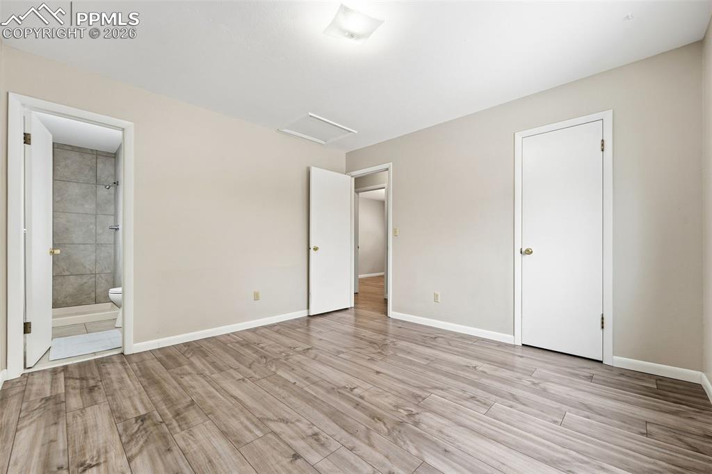 Image 14 of 32: Bedroom