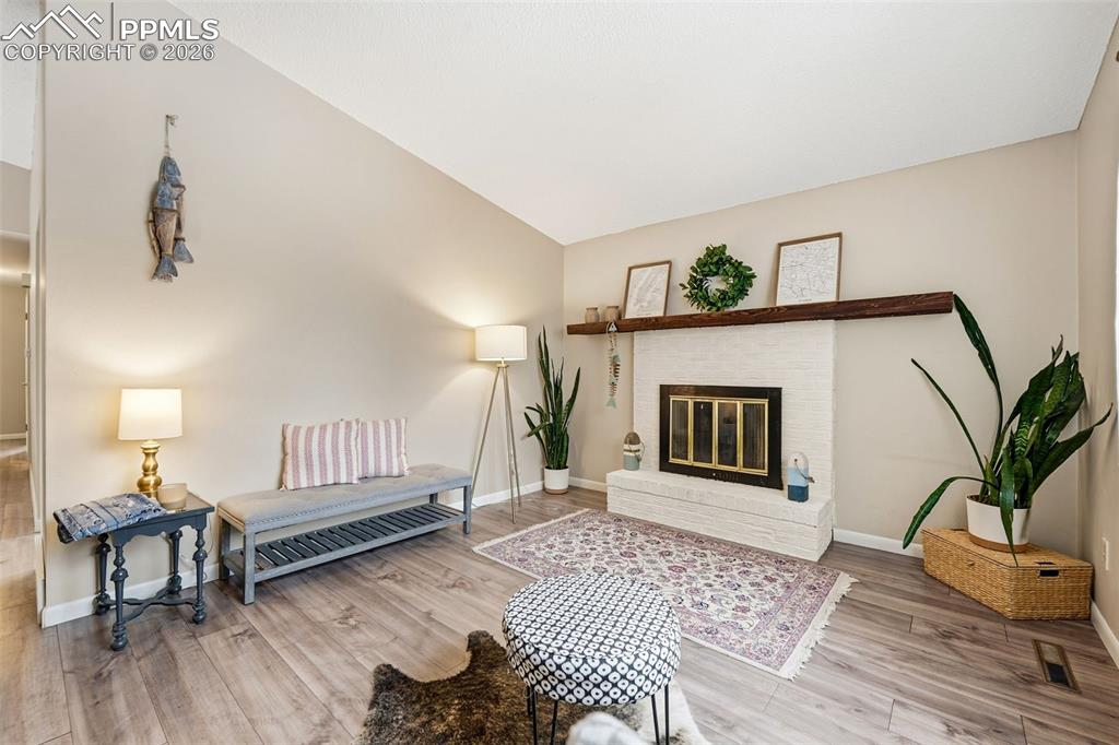 Image 2 of 32: Sitting Room