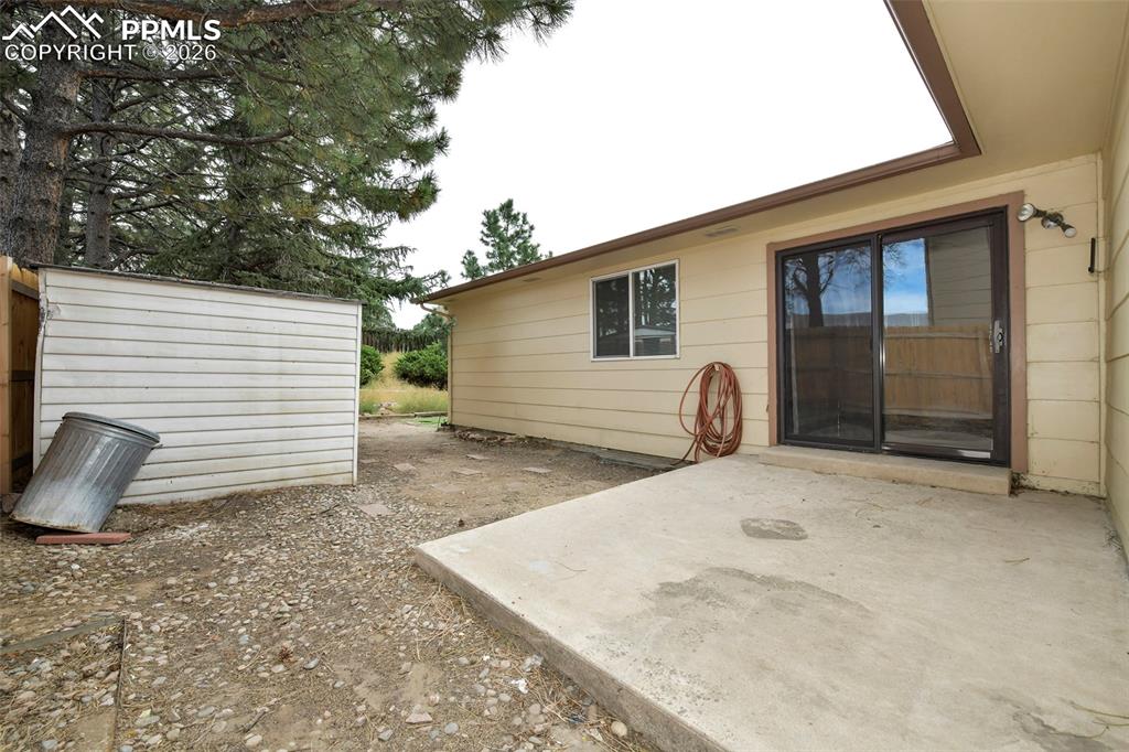 Image 27 of 32: Patio