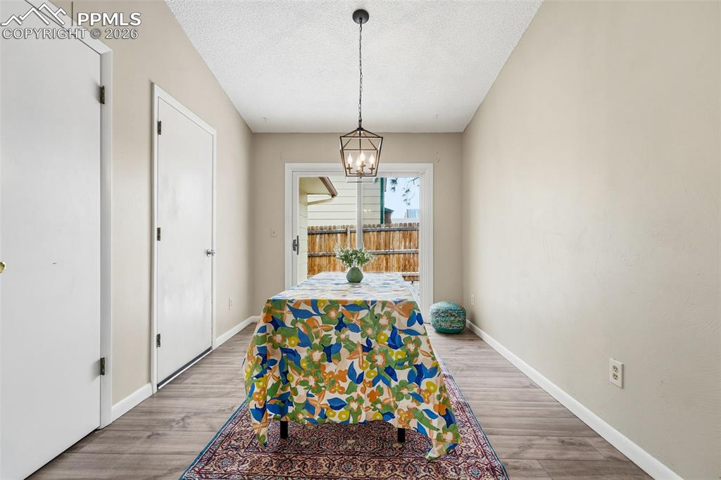 Image 7 of 32: Dining Area