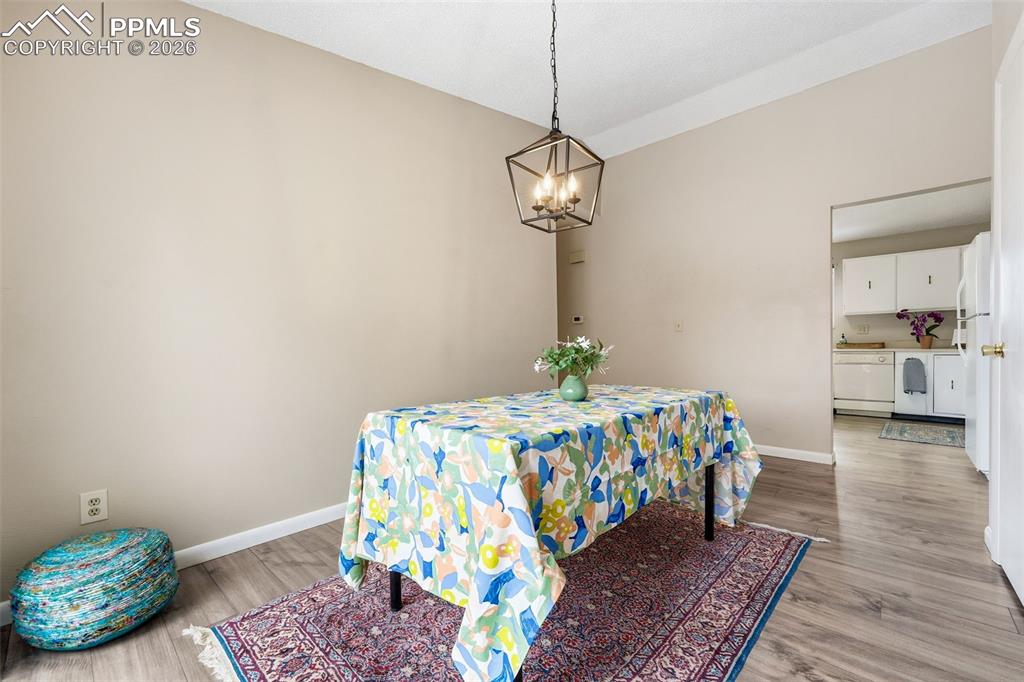 Image 8 of 32: Dining Area