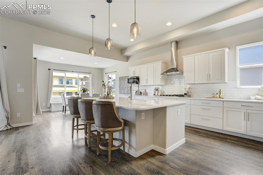 Image 10 of 50: Kitchen