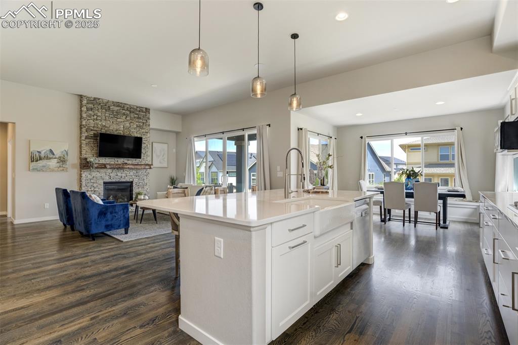 Image 11 of 50: Kitchen