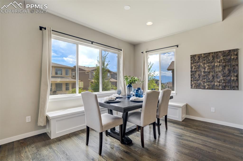 Image 16 of 50: Dining Area