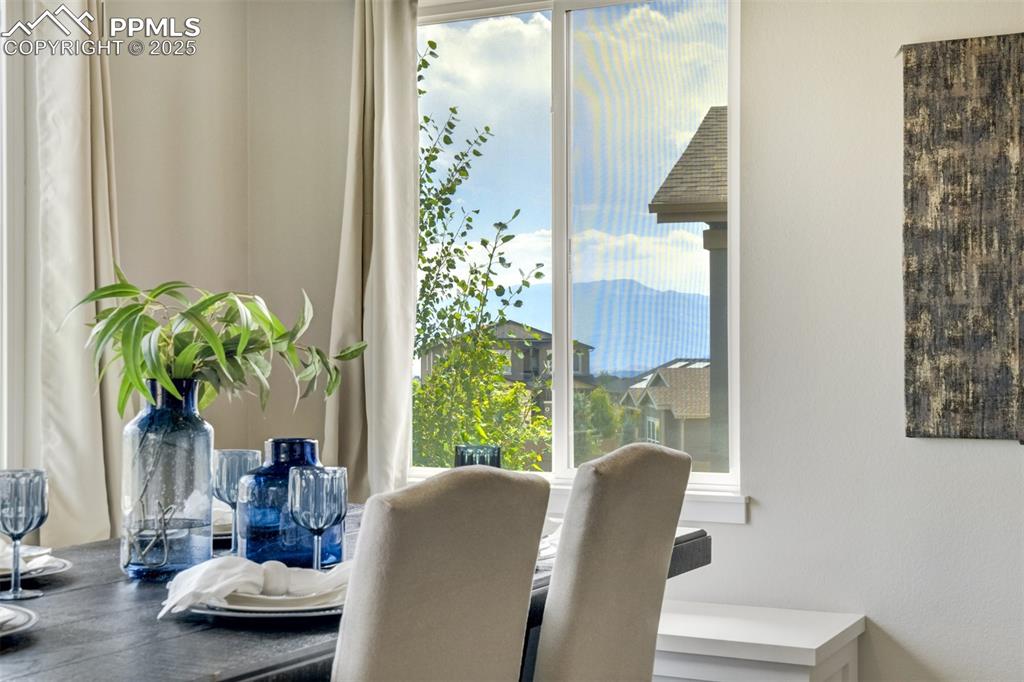 Image 17 of 50: Dining Area