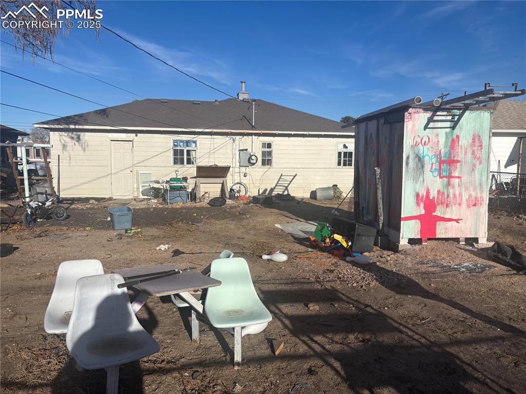 Image 8 of 8: Back of Structure