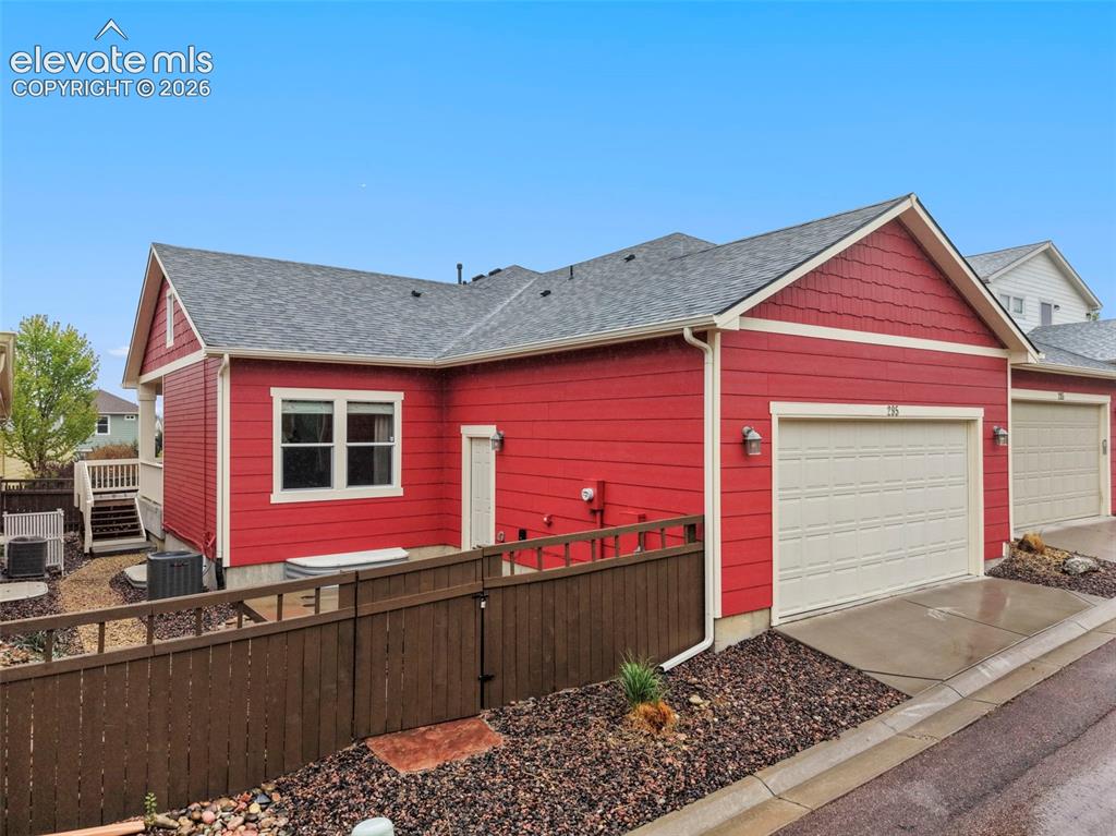 Image 41 of 48: Attached Garage