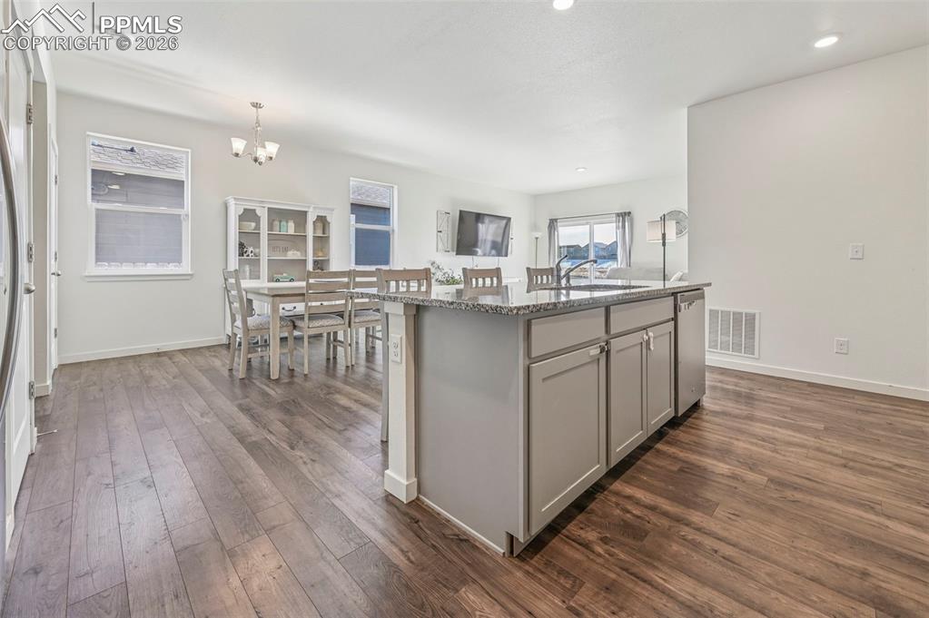 Image 12 of 40: Kitchen