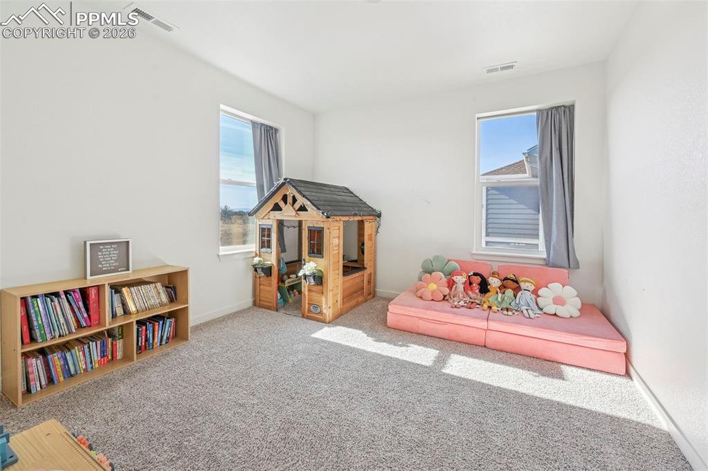 Image 23 of 40: Bedroom