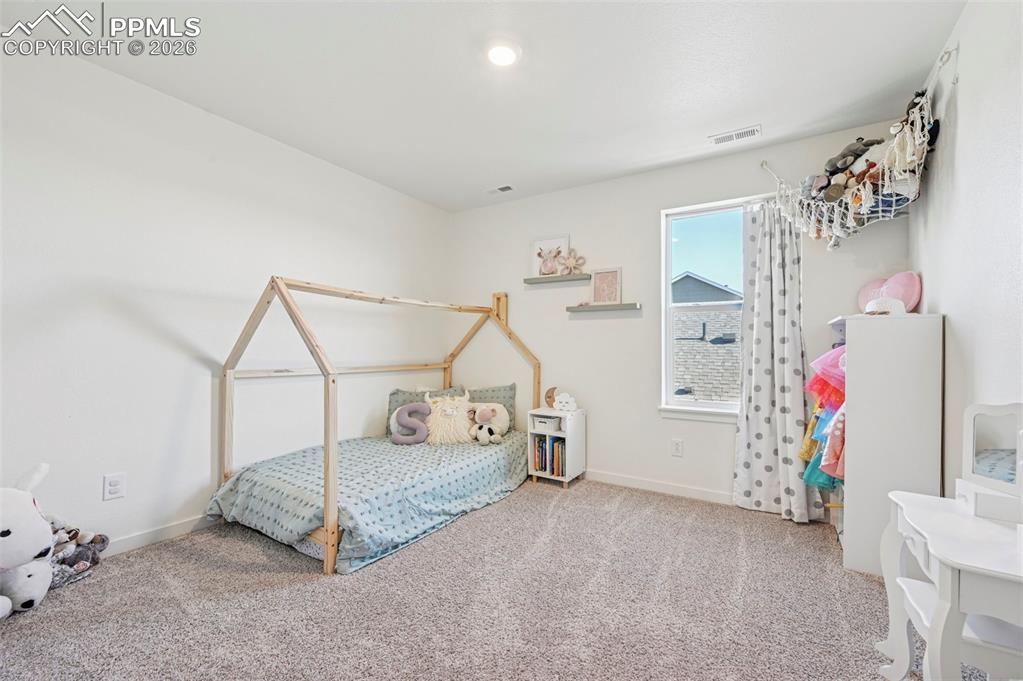 Image 27 of 40: Bedroom