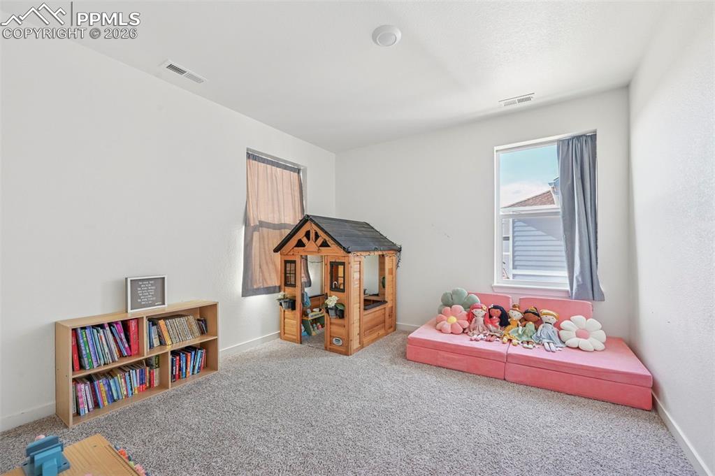 Image 29 of 40: Bedroom